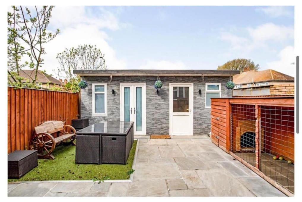 2 Bed - Walking Distance To Harry Potter Studio Watford  Exteriér fotografie